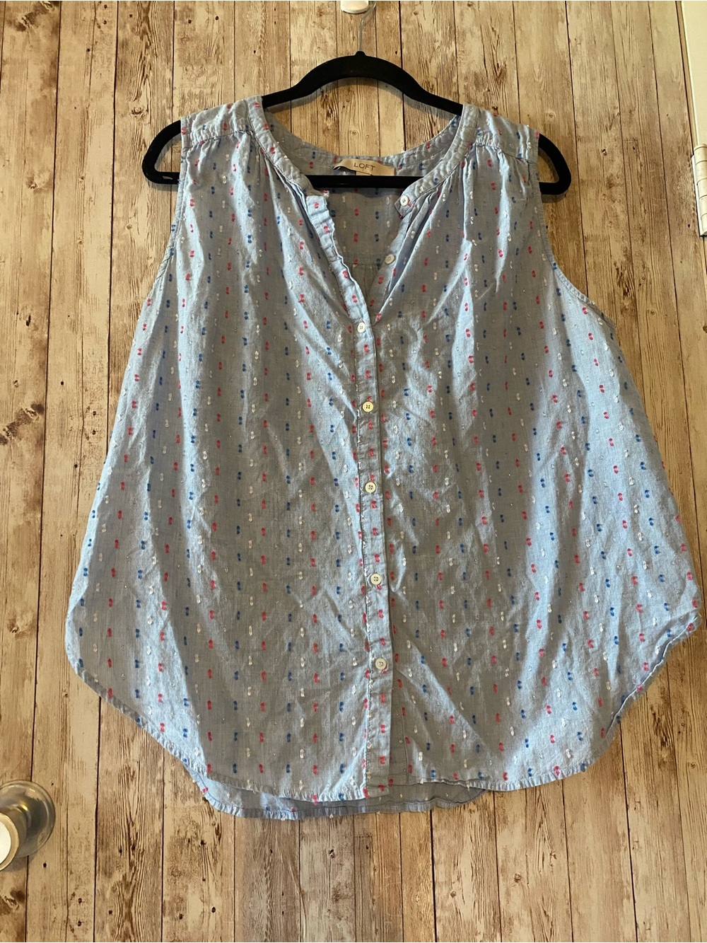 LOFT Light Blue Sleeveless Button-Front Top XL blue pink Silver embroidery